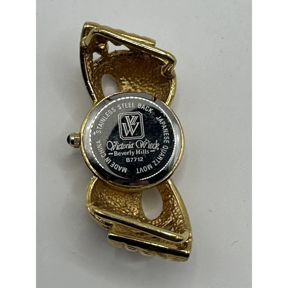 Victoria Wieck Womens Gold Tone B7712 Watch New Battery 8.25